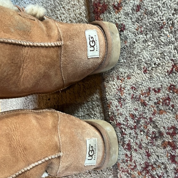 Authentic Ugg boot size 8 - Picture 3 of 6
